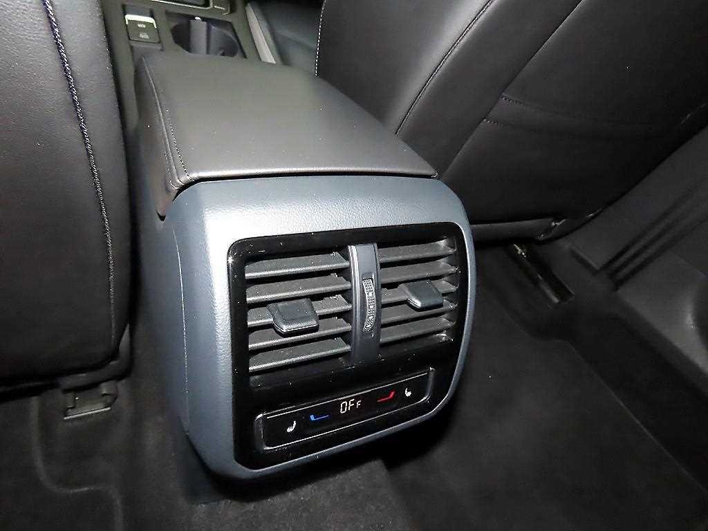 폭스바겐 아테온 2.0 TDI 프레스티지 이미지 15