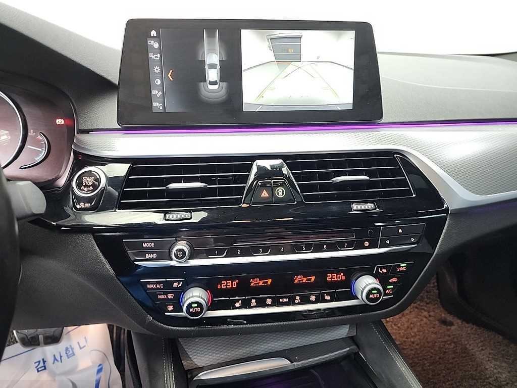 BMW 5시리즈 5시리즈 (G30) 520d M 스포츠 이미지 10