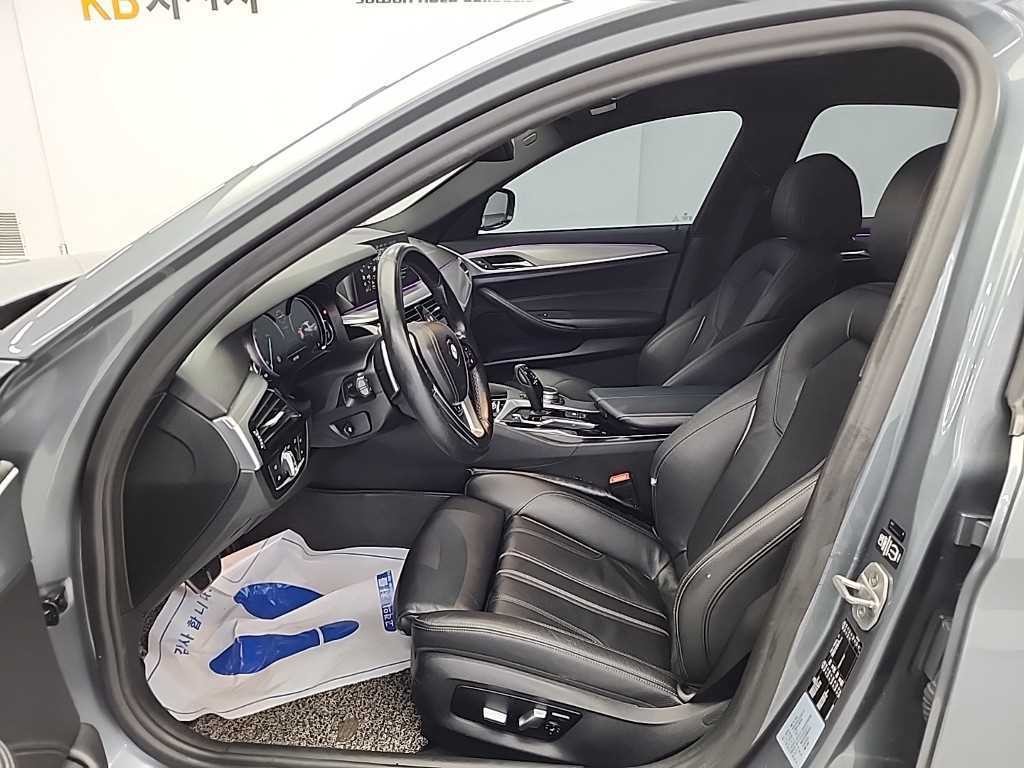 BMW 5시리즈 5시리즈 (G30) 520d M 스포츠 이미지 11