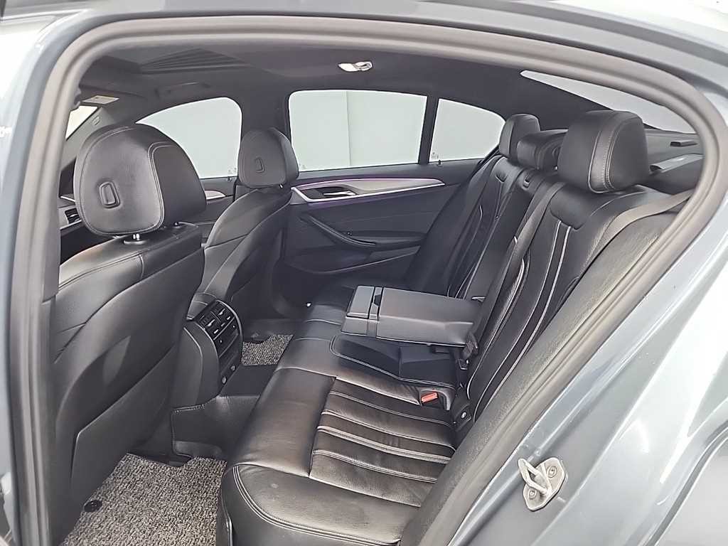 BMW 5시리즈 5시리즈 (G30) 520d M 스포츠 이미지 12
