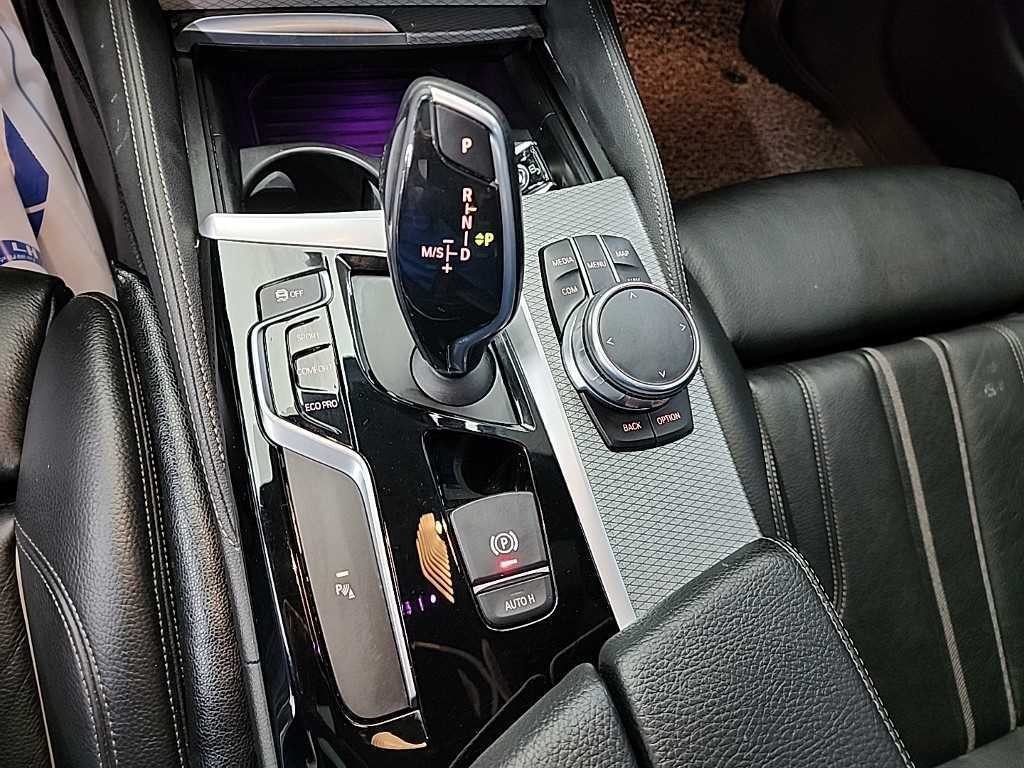 BMW 5시리즈 5시리즈 (G30) 520d M 스포츠 이미지 8