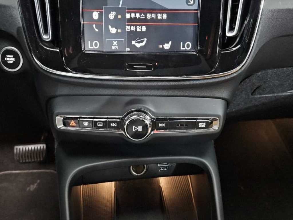 볼보 XC40 T4 4WD 인스크립션 이미지 11