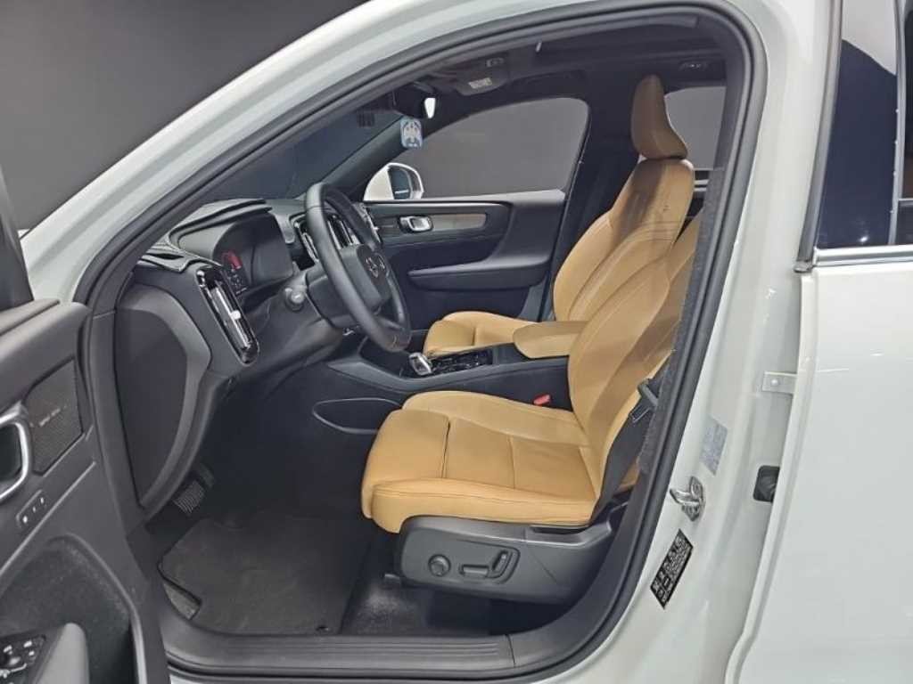 볼보 XC40 T4 4WD 인스크립션 이미지 17