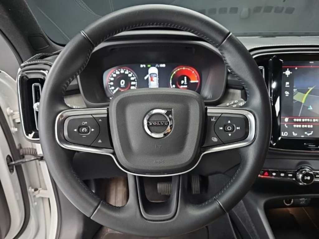 볼보 XC40 T4 4WD 인스크립션 이미지 7