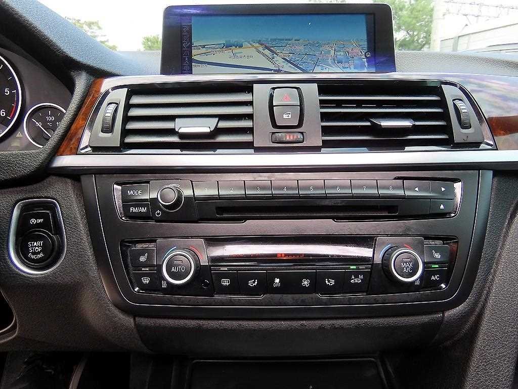 BMW 3시리즈 3시리즈 (F30) 320d xDrive 이미지 13