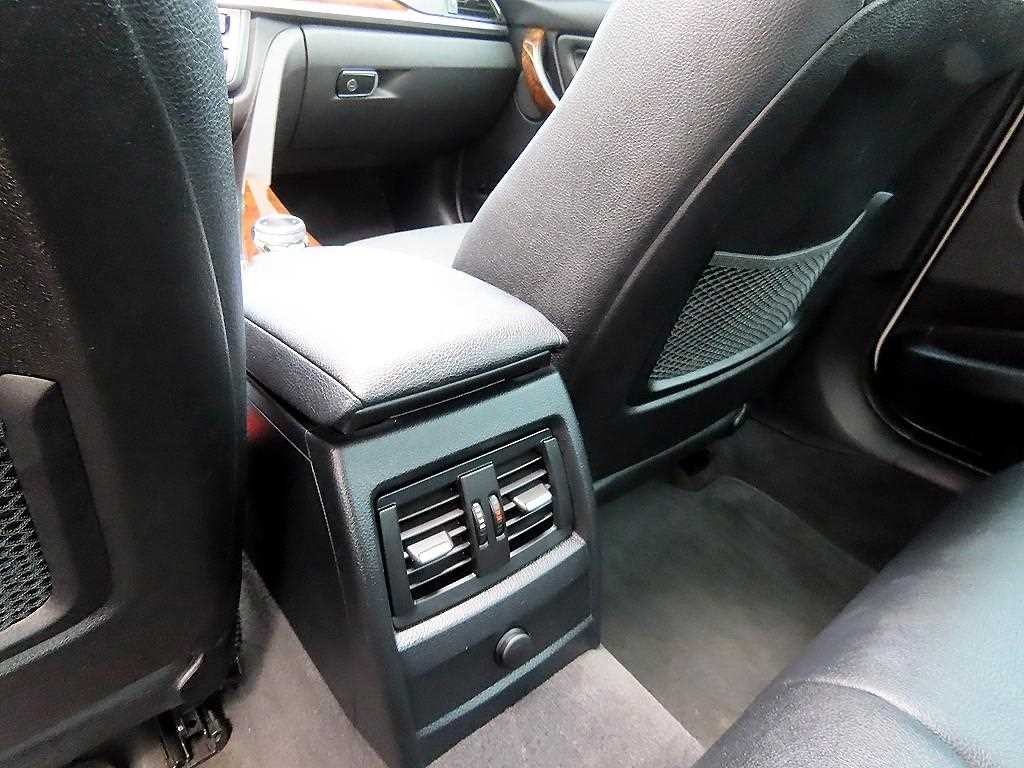 BMW 3시리즈 3시리즈 (F30) 320d xDrive 이미지 17