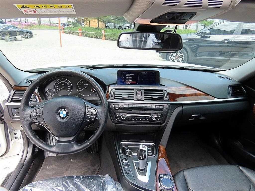 BMW 3시리즈 3시리즈 (F30) 320d xDrive 이미지 7