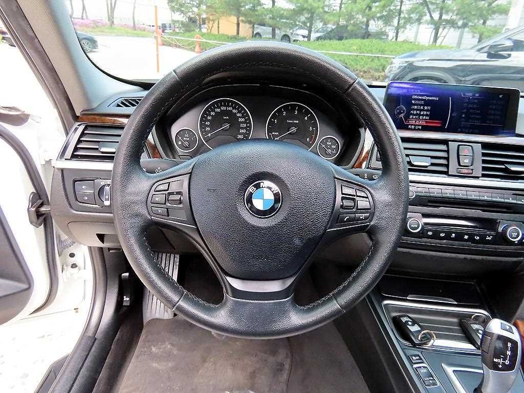 BMW 3시리즈 3시리즈 (F30) 320d xDrive 이미지 8