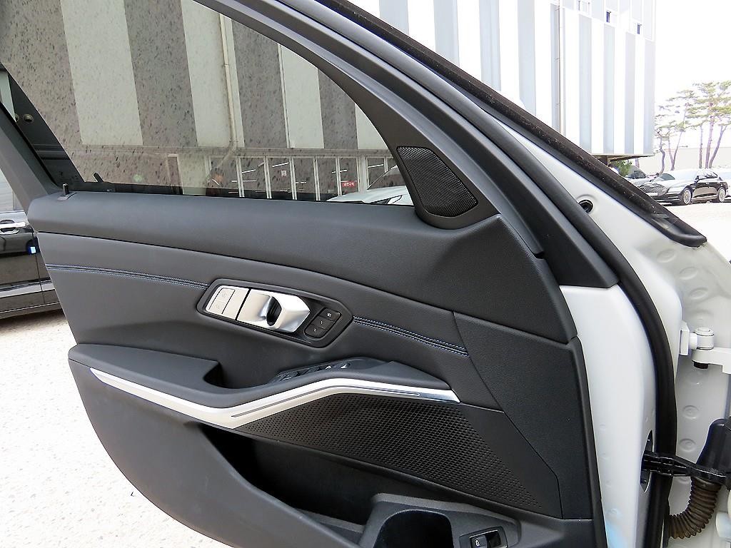 BMW 3시리즈 3시리즈 (G20) 320d 투어링 M 스포츠 이미지 12