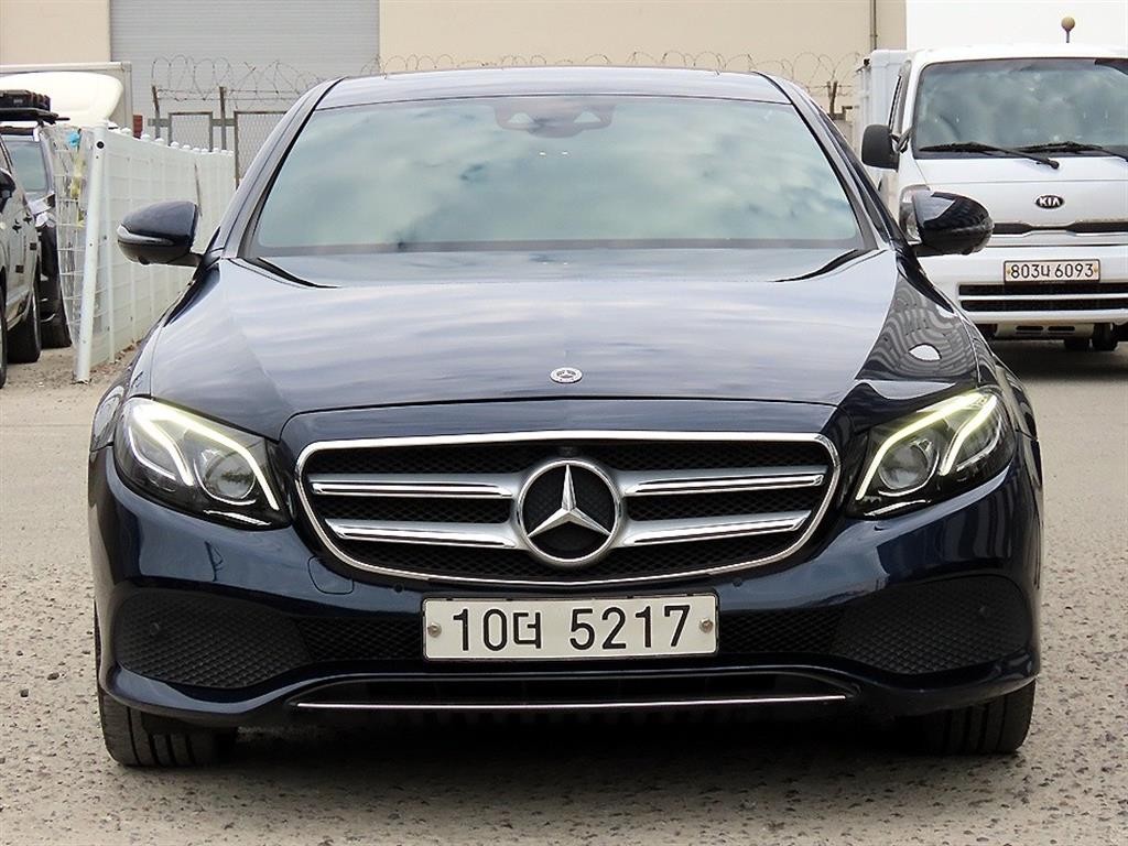 벤츠 E 클래스 E-클래스 W213 E300 4MATIC 아방가르드 이미지 1