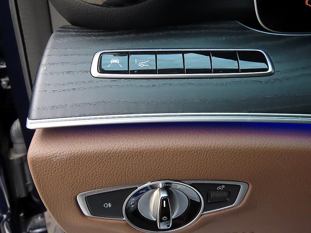 벤츠 E 클래스 E-클래스 W213 E300 4MATIC 아방가르드 이미지 13