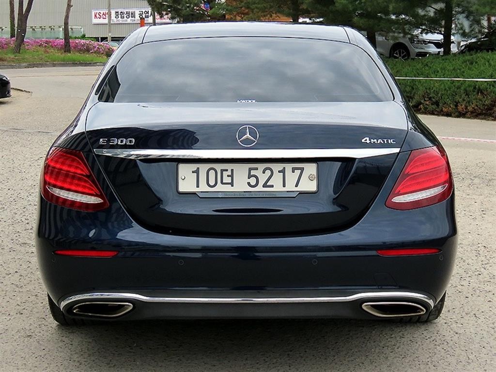 벤츠 E 클래스 E-클래스 W213 E300 4MATIC 아방가르드 이미지 4