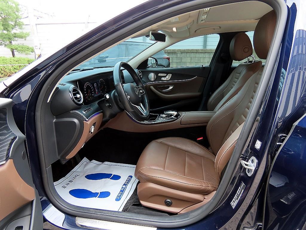 벤츠 E 클래스 E-클래스 W213 E300 4MATIC 아방가르드 이미지 5