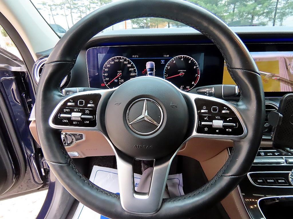 벤츠 E 클래스 E-클래스 W213 E300 4MATIC 아방가르드 이미지 8