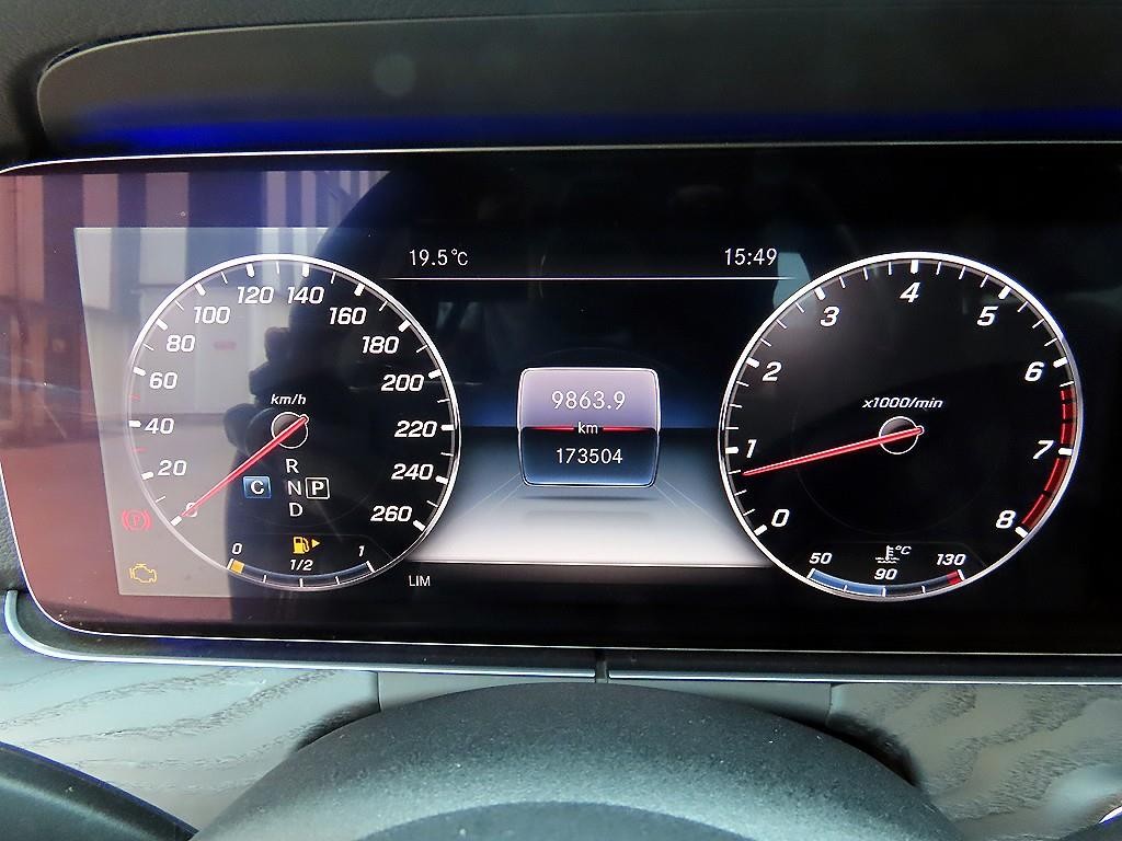 벤츠 E 클래스 E-클래스 W213 E300 4MATIC 아방가르드 이미지 9