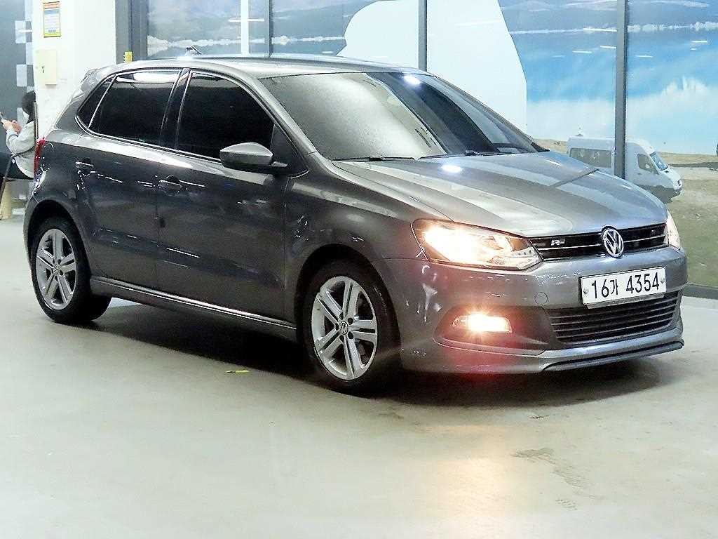 폭스바겐 폴로 1.6 TDI R-LINE 이미지 1
