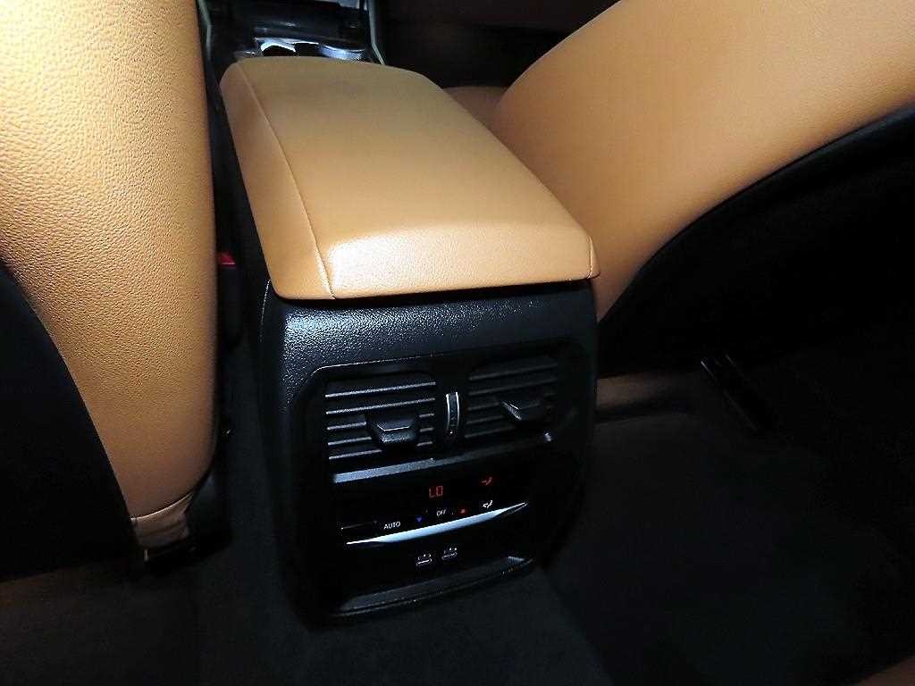 BMW 3시리즈 3시리즈 (G20) 320i M 스포츠 이미지 16