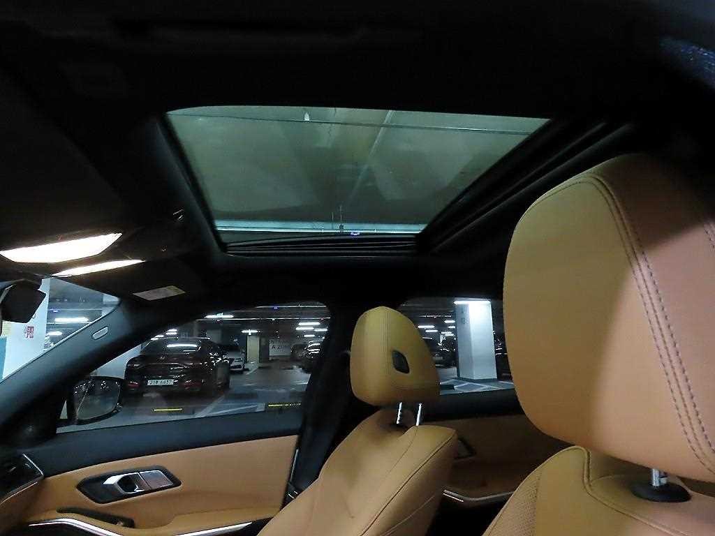 BMW 3시리즈 3시리즈 (G20) 320i M 스포츠 이미지 17