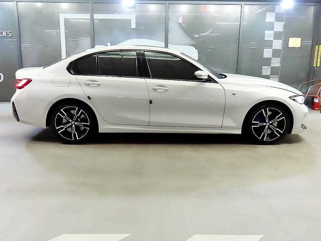 BMW 3시리즈 3시리즈 (G20) 320i M 스포츠 이미지 3