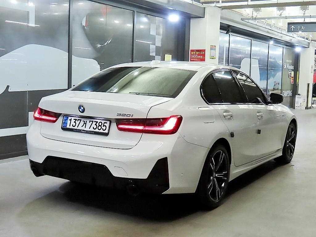 BMW 3시리즈 3시리즈 (G20) 320i M 스포츠 이미지 4