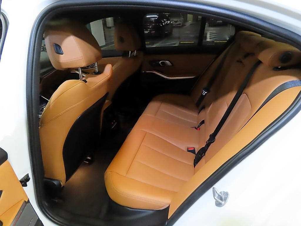 BMW 3시리즈 3시리즈 (G20) 320i M 스포츠 이미지 7