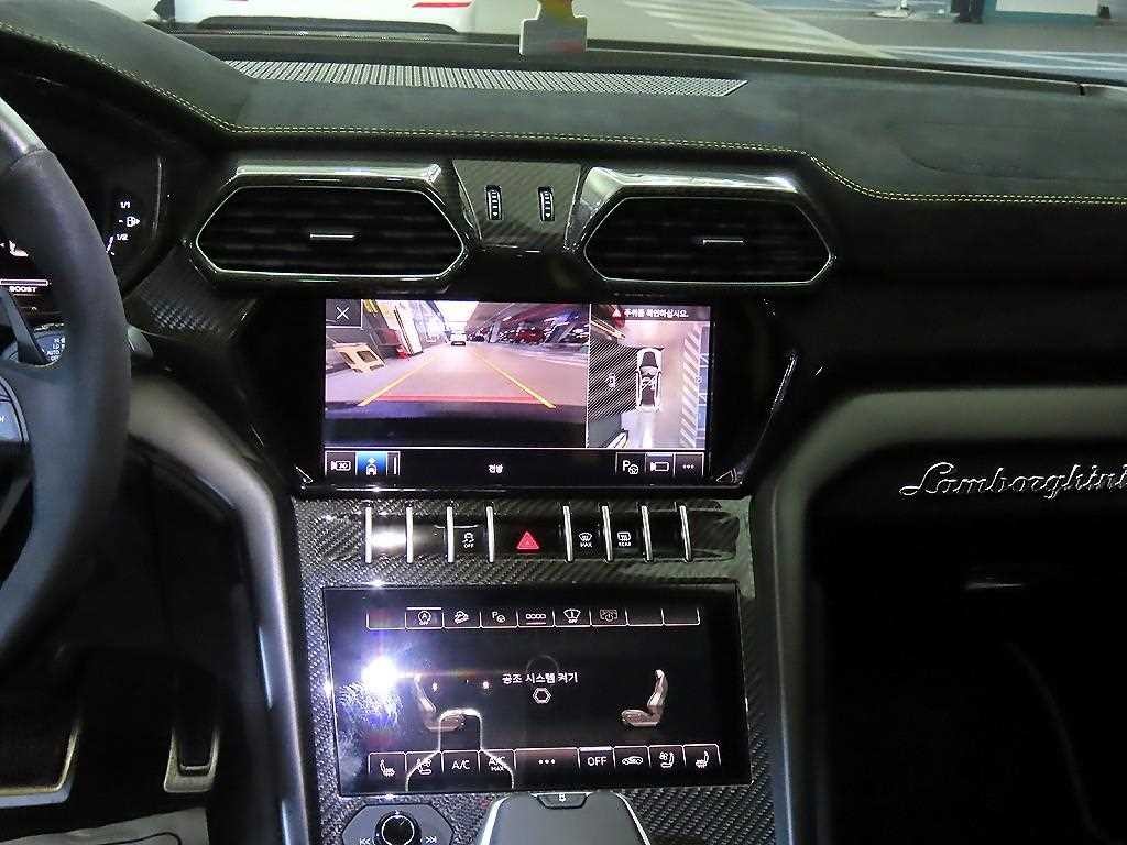 람보르기니 우루스 4.0 V8 퍼포만테 이미지 11
