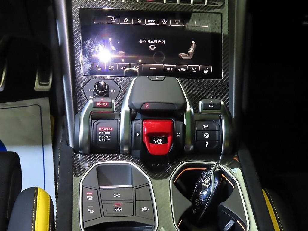 람보르기니 우루스 4.0 V8 퍼포만테 이미지 12