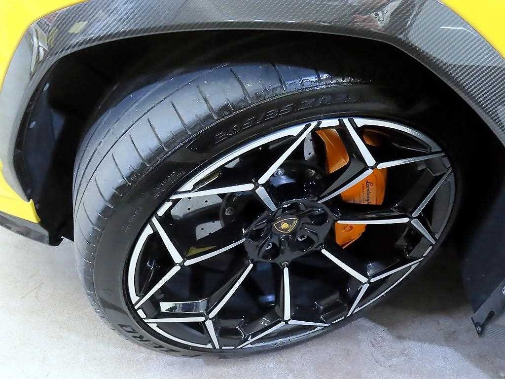 람보르기니 우루스 4.0 V8 퍼포만테 이미지 20