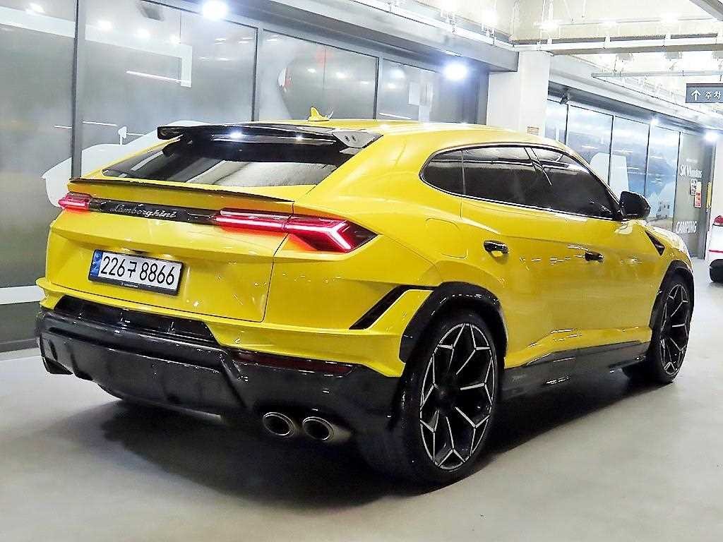 람보르기니 우루스 4.0 V8 퍼포만테 이미지 4