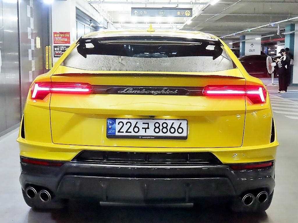 람보르기니 우루스 4.0 V8 퍼포만테 이미지 5