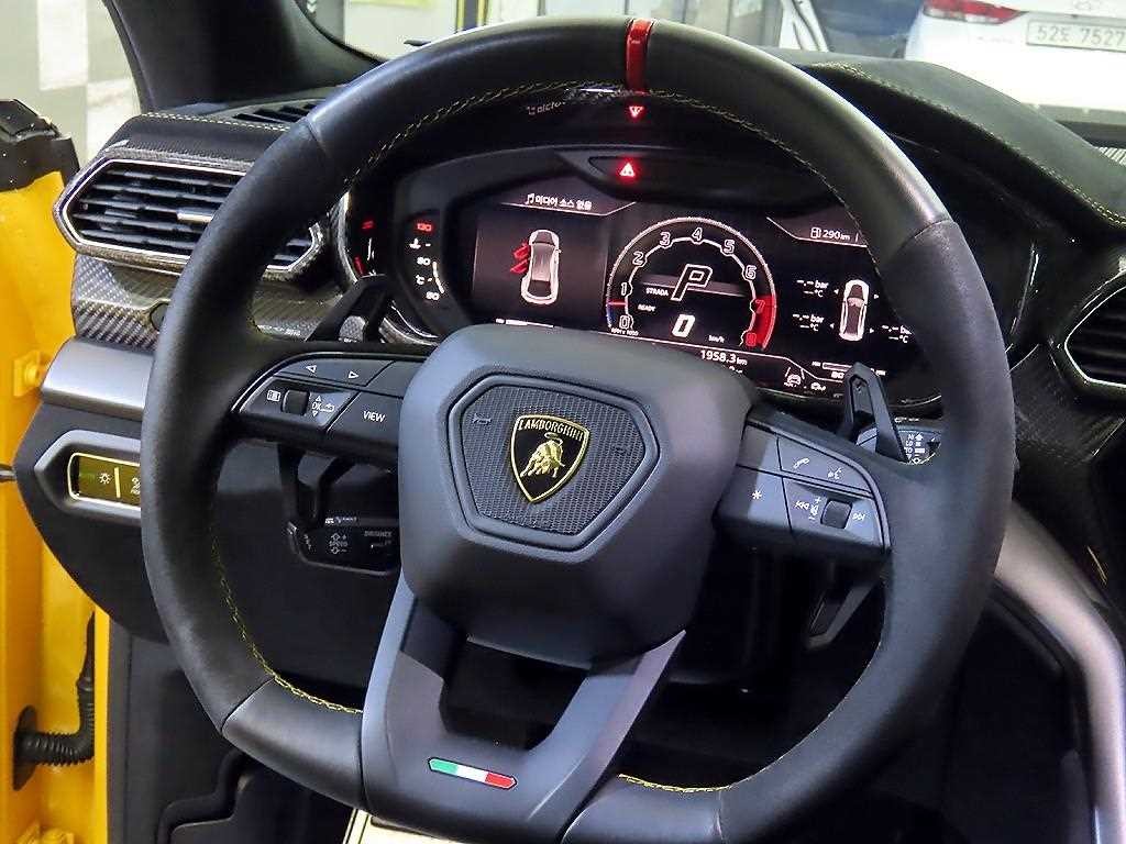 람보르기니 우루스 4.0 V8 퍼포만테 이미지 8