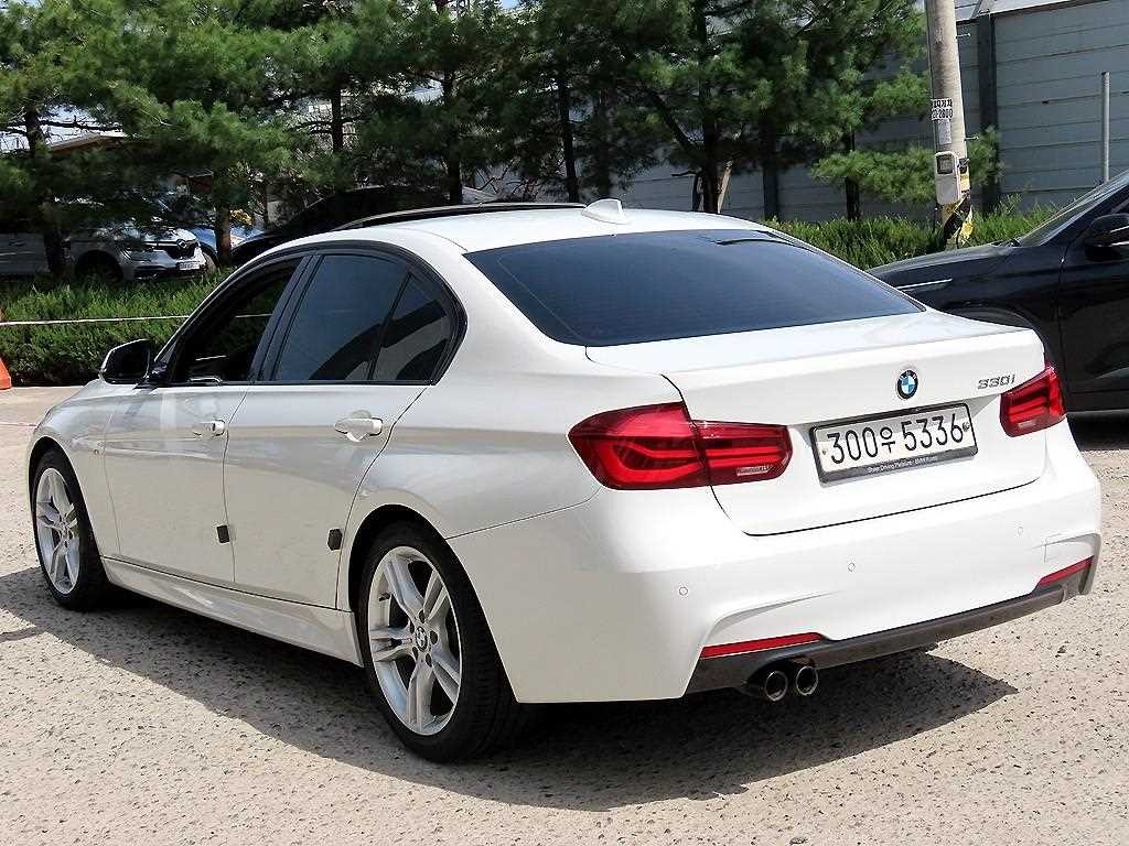 BMW 3시리즈 3시리즈 (F30) 330i M 스포츠 쉐도우 이미지 3