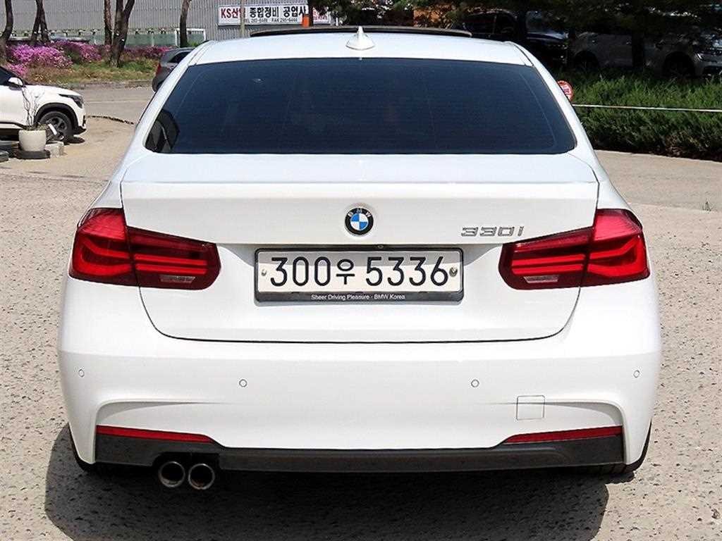 BMW 3시리즈 3시리즈 (F30) 330i M 스포츠 쉐도우 이미지 4