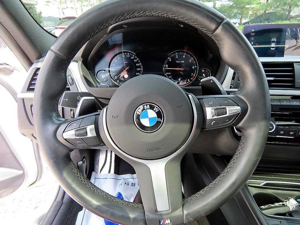 BMW 3시리즈 3시리즈 (F30) 330i M 스포츠 쉐도우 이미지 8