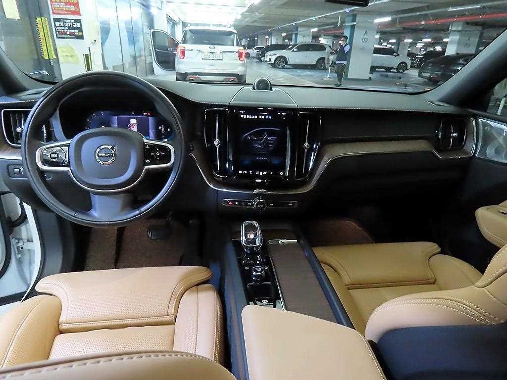 볼보 XC60 XC60(2세대) B5 AWD 인스크립션 이미지 10