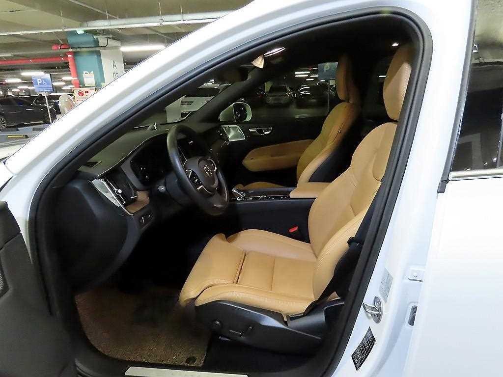 볼보 XC60 XC60(2세대) B5 AWD 인스크립션 이미지 6