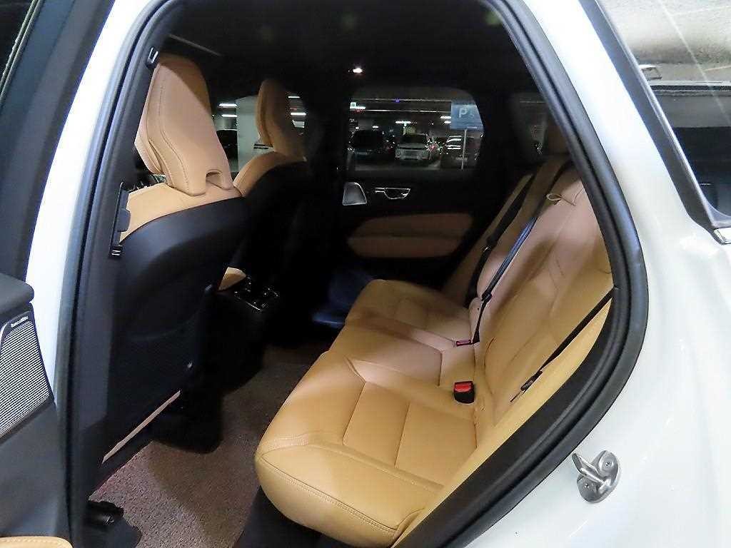 볼보 XC60 XC60(2세대) B5 AWD 인스크립션 이미지 7