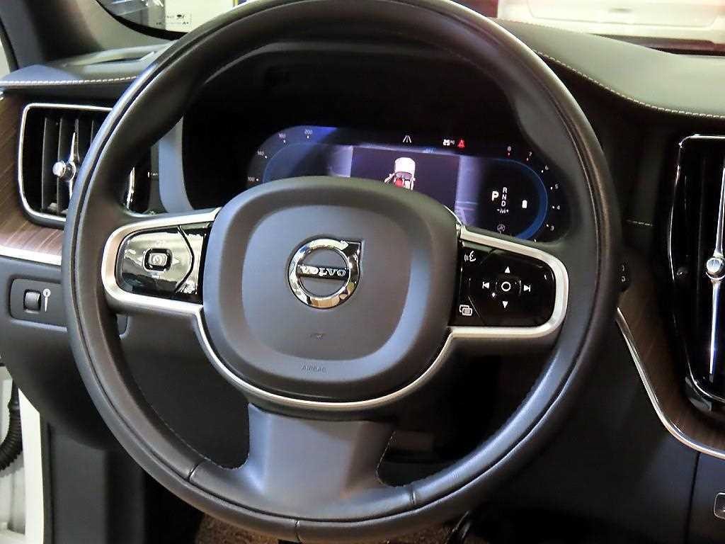 볼보 XC60 XC60(2세대) B5 AWD 인스크립션 이미지 8