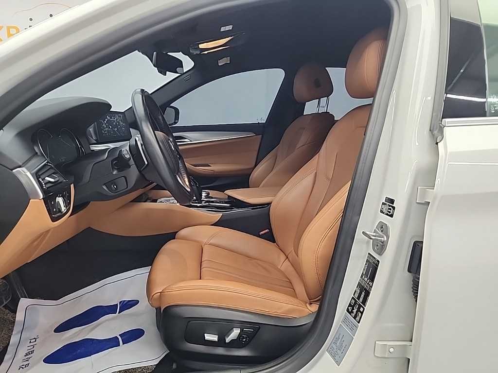 BMW 5시리즈 5시리즈 (G30) 530i xDrive M 스포츠 이미지 11