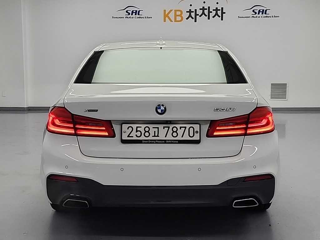 BMW 5시리즈 5시리즈 (G30) 530i xDrive M 스포츠 이미지 4