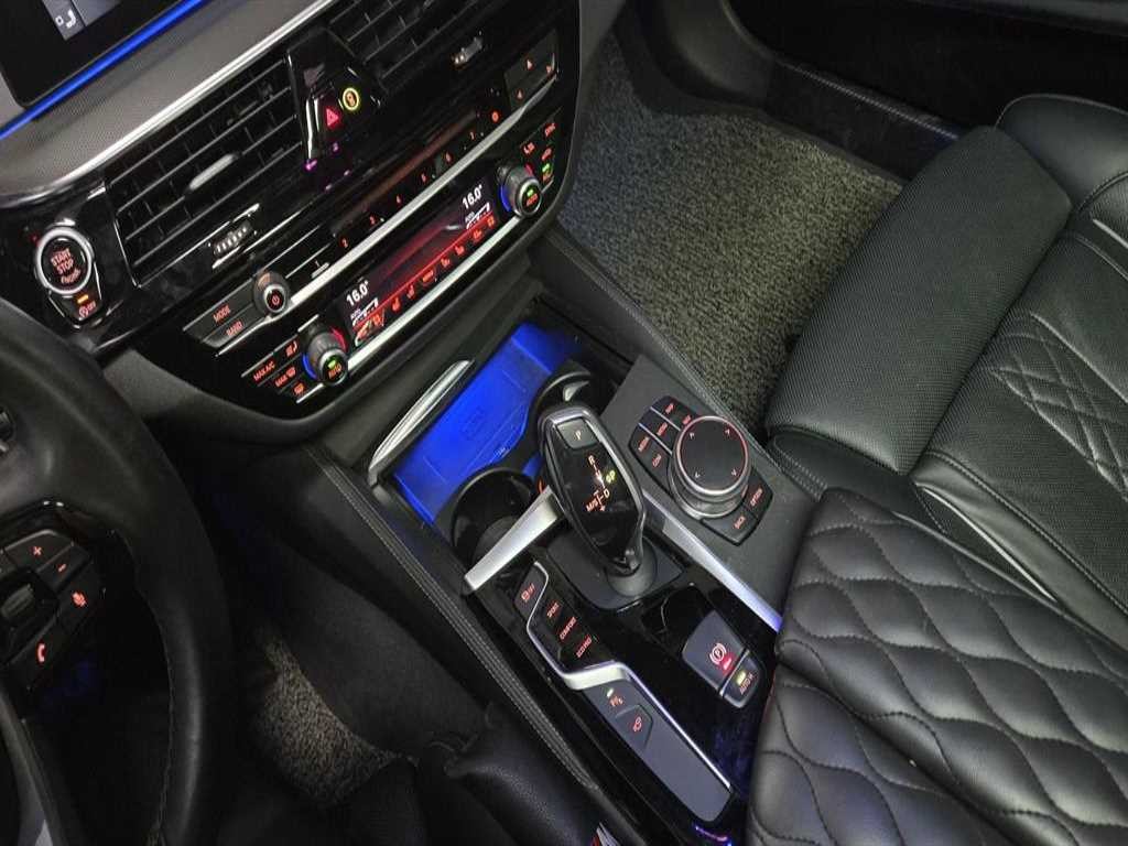 BMW 5시리즈 5시리즈 (G30) 530i M 스포츠 플러스 이미지 17