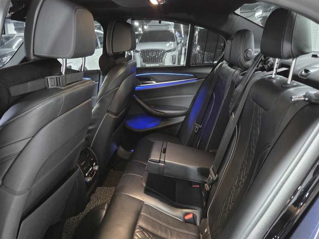 BMW 5시리즈 5시리즈 (G30) 530i M 스포츠 플러스 이미지 9