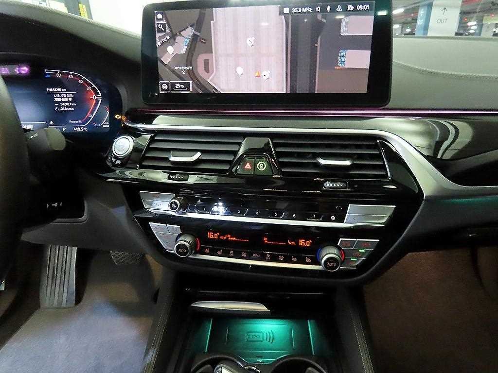 BMW 5시리즈 5시리즈 (G30) 523d 럭셔리 이미지 11