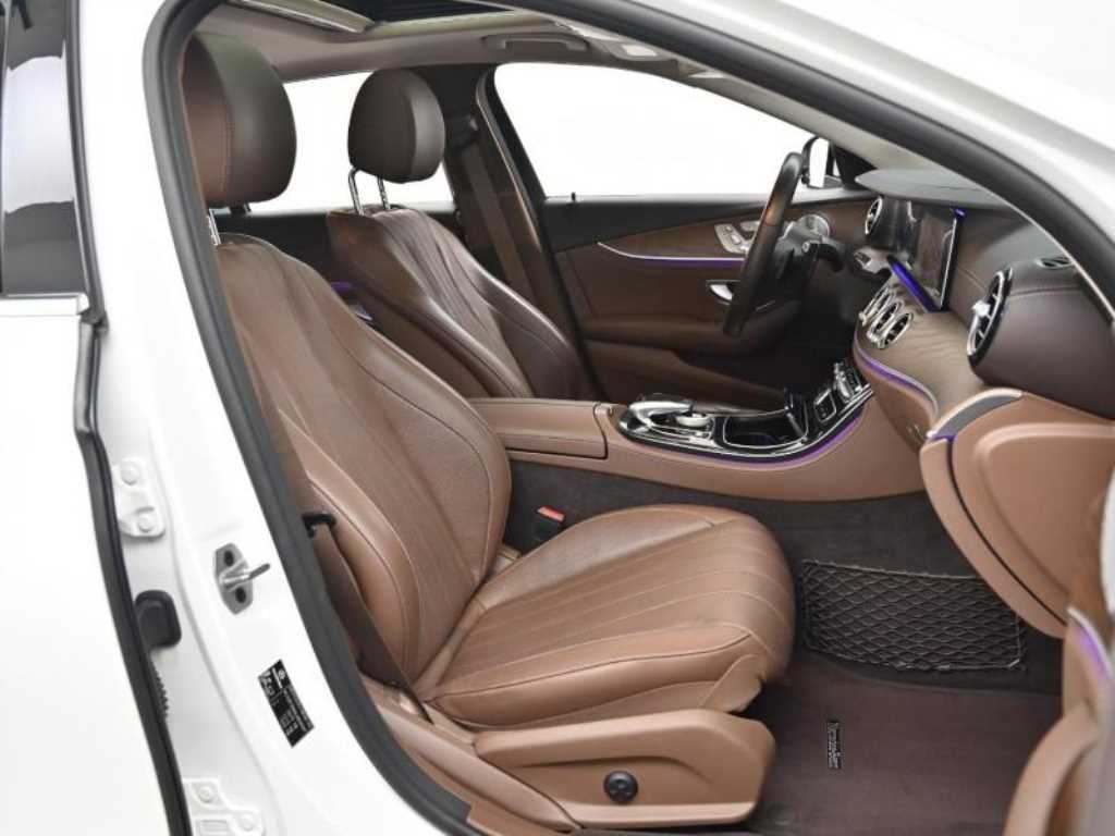 벤츠 E 클래스 E-클래스 W213 E300e 4MATIC 익스클루시브 이미지 10