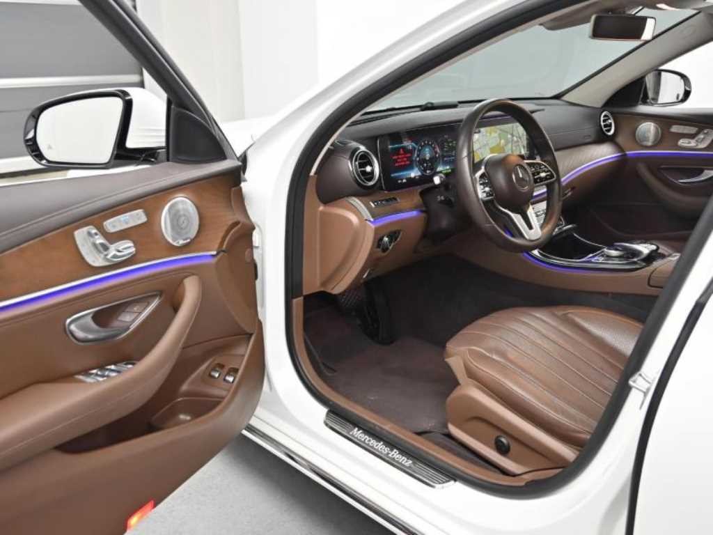 벤츠 E 클래스 E-클래스 W213 E300e 4MATIC 익스클루시브 이미지 11