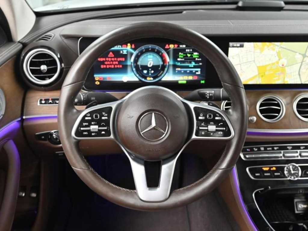 벤츠 E 클래스 E-클래스 W213 E300e 4MATIC 익스클루시브 이미지 13