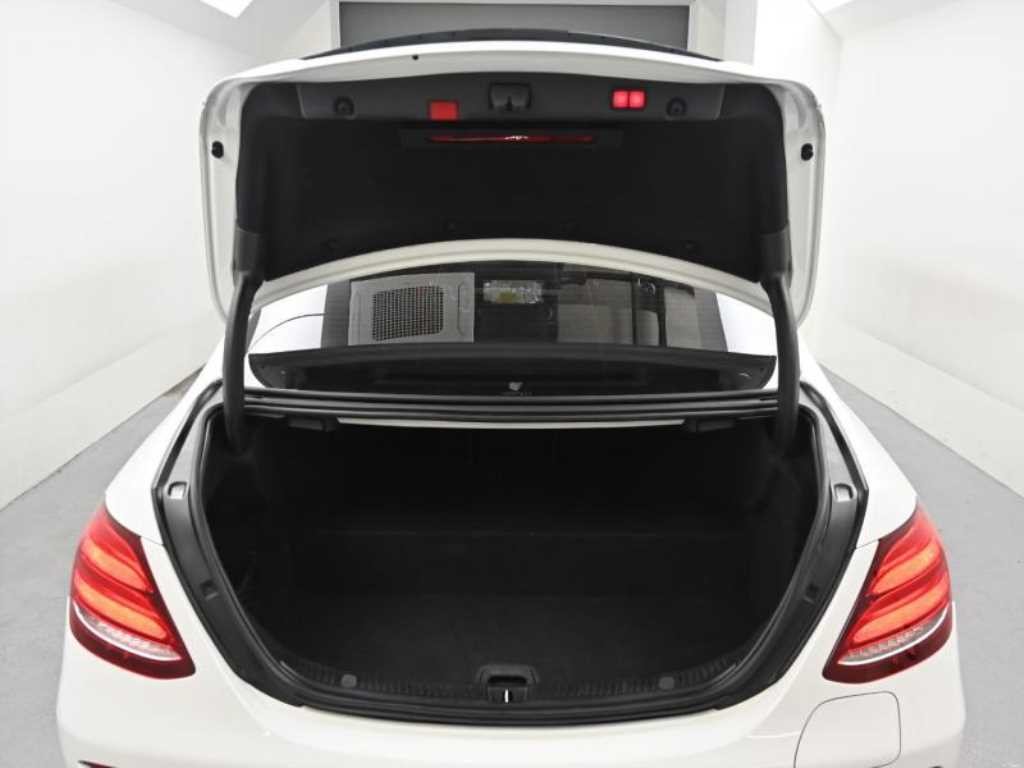 벤츠 E 클래스 E-클래스 W213 E300e 4MATIC 익스클루시브 이미지 19