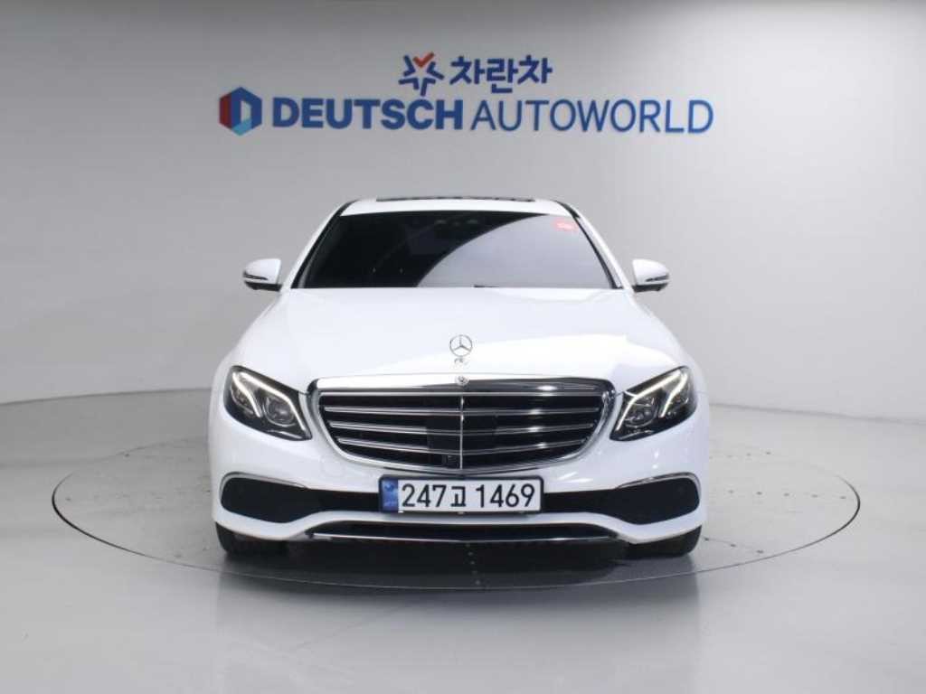 벤츠 E 클래스 E-클래스 W213 E300e 4MATIC 익스클루시브 이미지 4