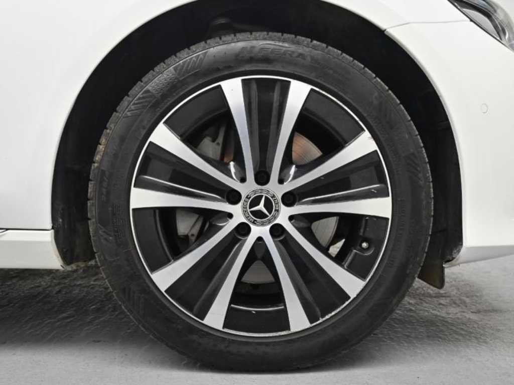 벤츠 E 클래스 E-클래스 W213 E300e 4MATIC 익스클루시브 이미지 6