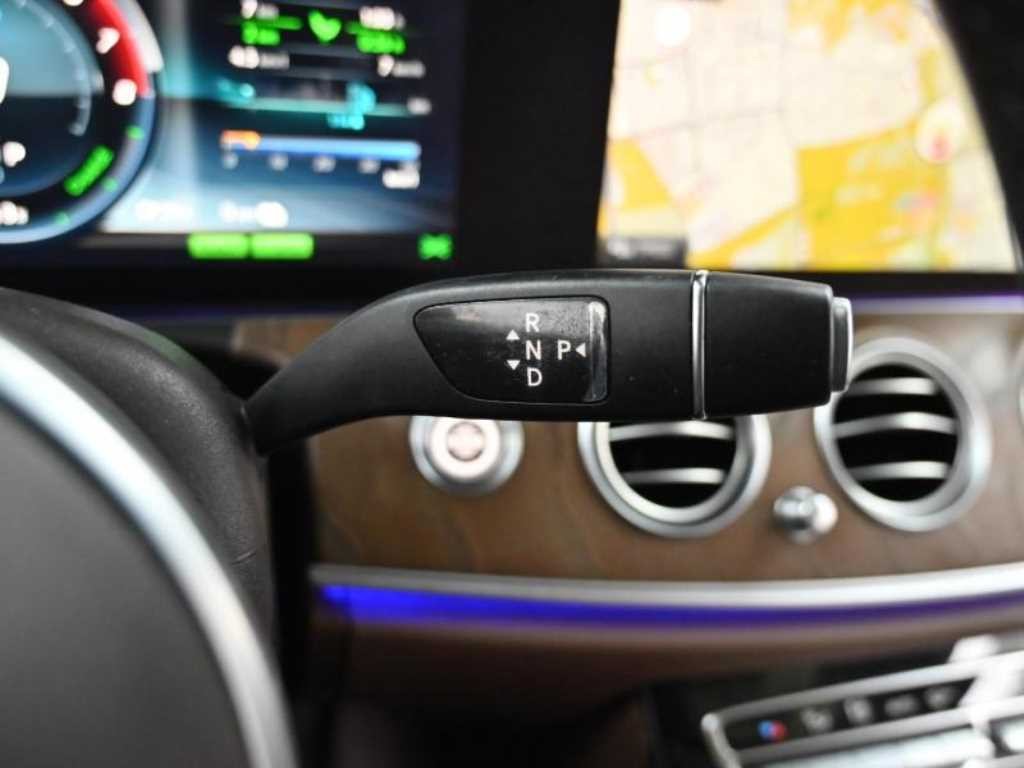 벤츠 E 클래스 E-클래스 W213 E300e 4MATIC 익스클루시브 이미지 9